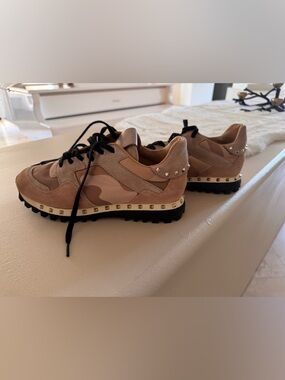 Valentino Rockstud Sneakers